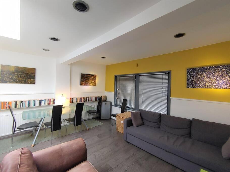 Stylish Apartment Near Carnaby Street, Sleeps 4. 런던 외부 사진