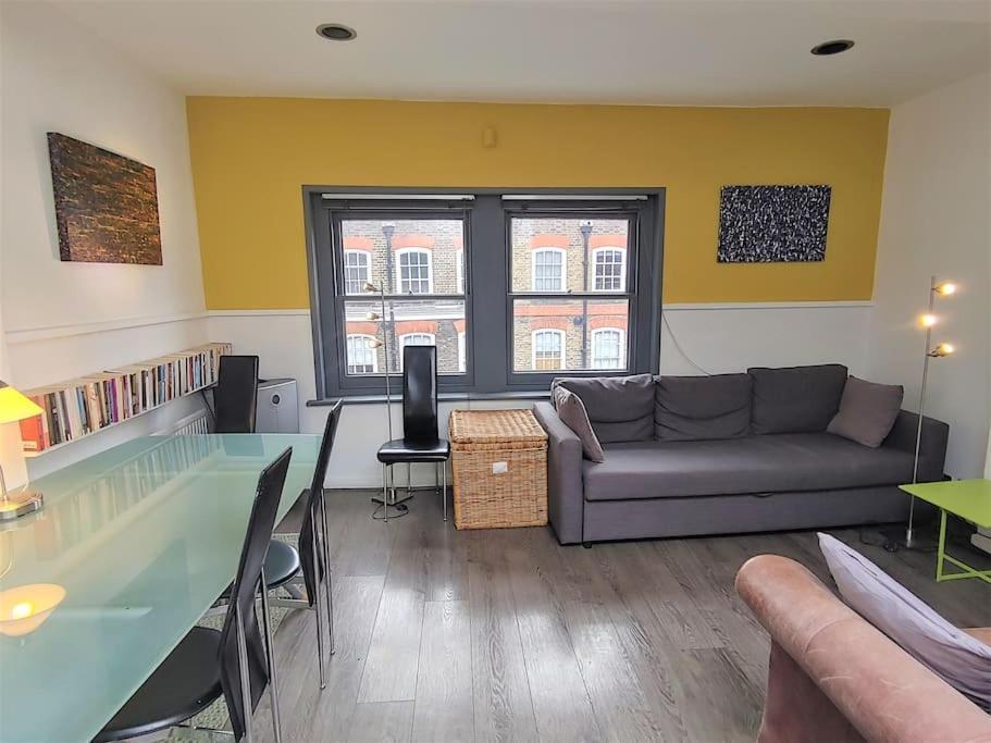 Stylish Apartment Near Carnaby Street, Sleeps 4. 런던 외부 사진